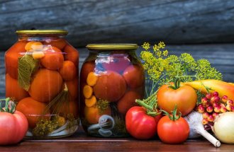 shutterstock.com: Сорта помидоров для засолки и консервирования